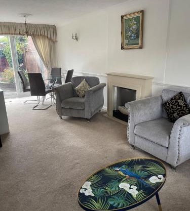 Stylish 3 Bed House Located in the Heart of Chigwell