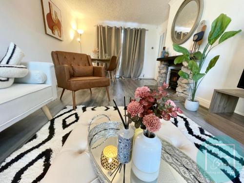 Stylish 3-Bedroom St Helens Home with Parking & Wi-Fi