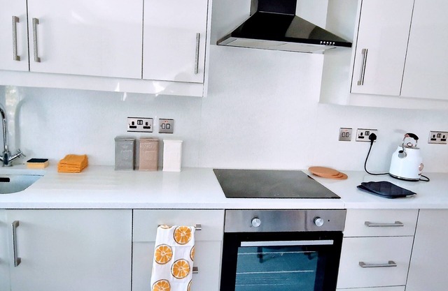 Stylish 3bed Central Reading - 6 min walk to Train Station & High Street
