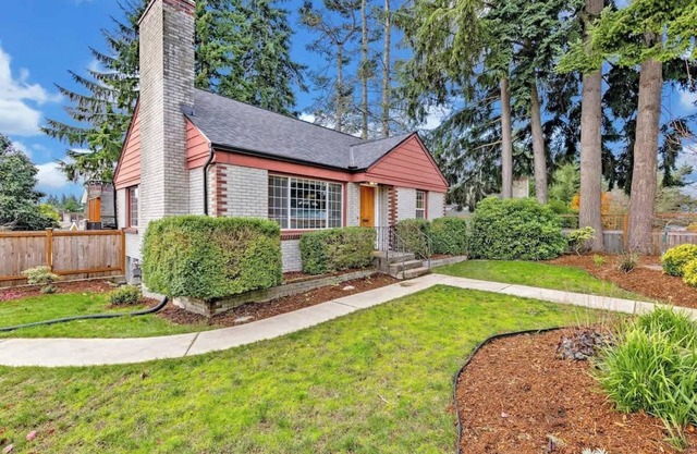 Stylish 3BR Home in West Seattle w/ Fenced Yard