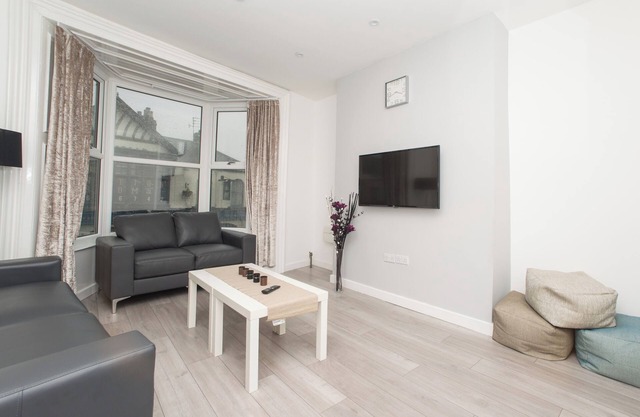 Appartement moderne de 4 chambres à proximité du centre-ville et de l'hôpital