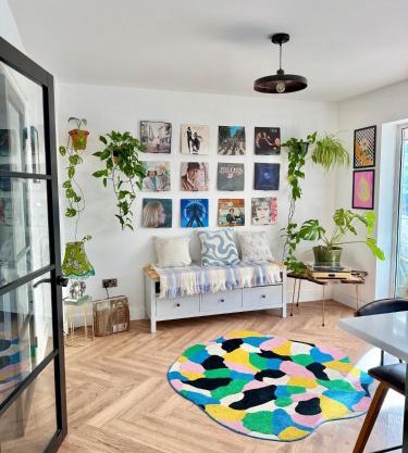Stylish 4-Bed Home with Ensuites, Garden & Parking