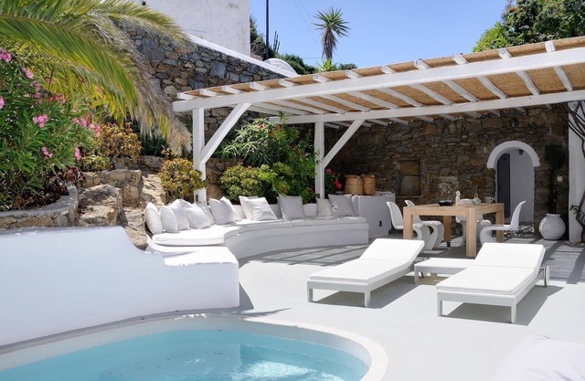 Stylish 5 BR Villa With Superb Views Of The Harbor