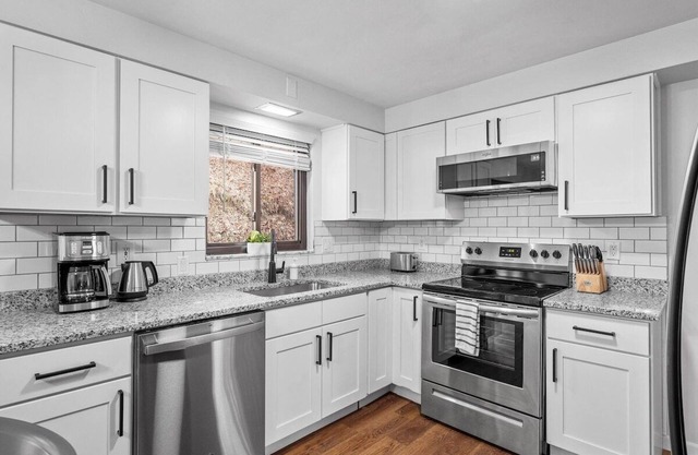 Stylish & Accessible 6Bd Home in Wexford/Pittsburg
