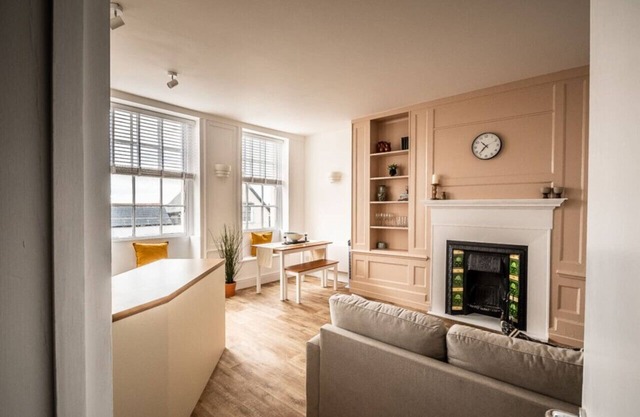 Stylish and bright City Centre apartment