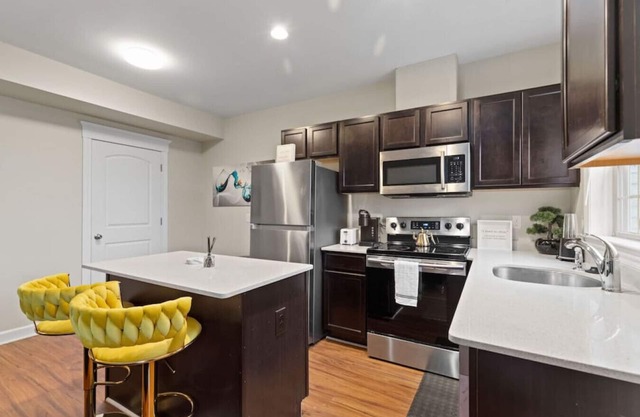 Stylish and Comfortable 1-BR in the Heart of Detroit