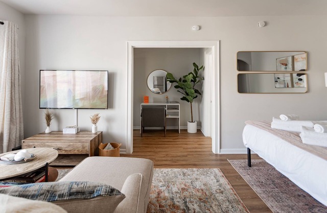 Stylish and Comfy Studio near Loyola Park