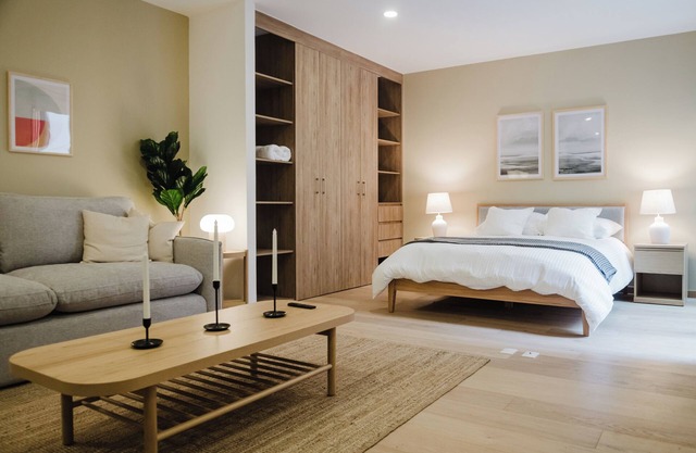 Stylish and cozy loft just one block from Roma Norte. Enjoy a comfy bed, smart TV, full kitchen, and fast Wi-Fi. The building features a rooftop pool with stunning views, gym, co-working area, and kids’ playroom.