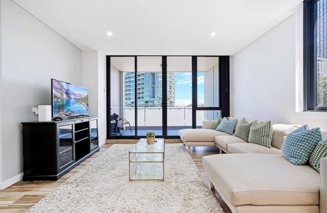 Stylish Apartment Steps from Sydney Olympic Park