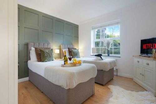 Stylish Apartment - Central Location - Free Parking, Self-Check-In, Fast Wifi and Smart TV by Yoko Property