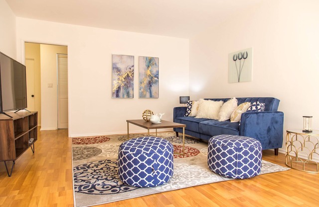 Stylish Apartment Downtown Glendale - Access to LA
