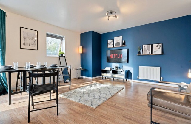 Stylish Apartment in City Centre w/ Free Parking