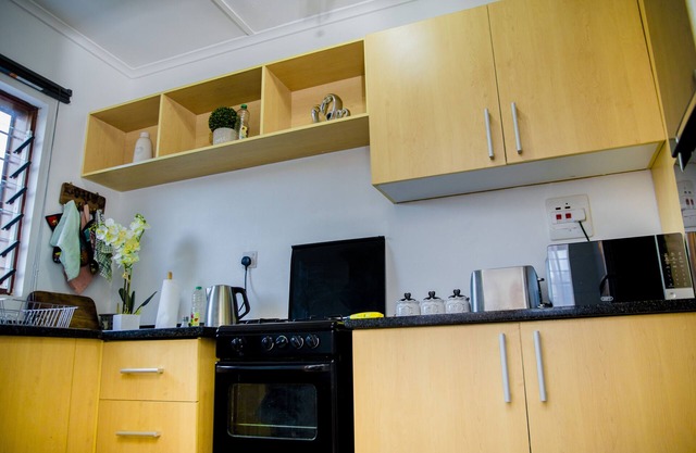 Stylish Apartment near Foxdale Court and Forest