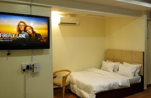 Stylish apartment with free Wi-Fi and Pool and Gym