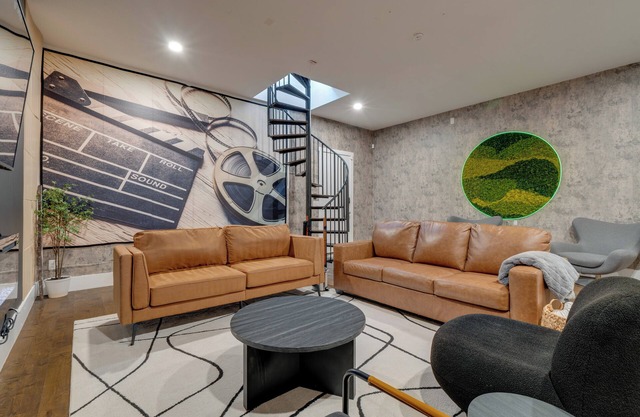 Stylish Home Near Lake Travis w/ Entertainment
