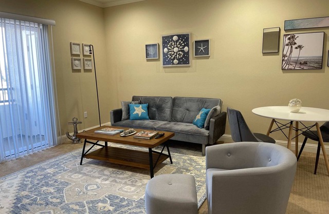 Stylish Apt W/ Amenities| 24/7 Staff|Fully Stocked