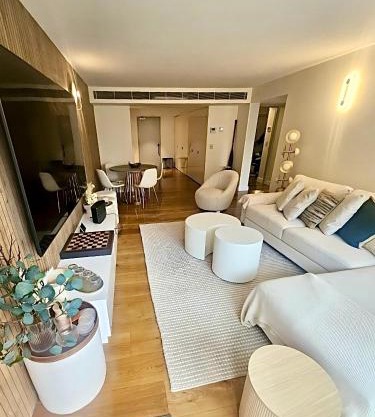 Stylish Beachside Apartment in The Pacific Residences Located Opposite Bondi Beach