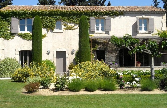 Stylish Big Country House with large heated Magnesium Pool full aircon Paradou