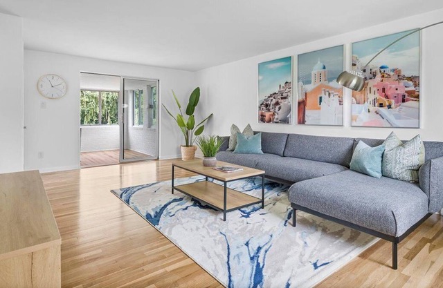 Stylish & Bright 4Bdrm House on Mt Troy/Pittsburgh