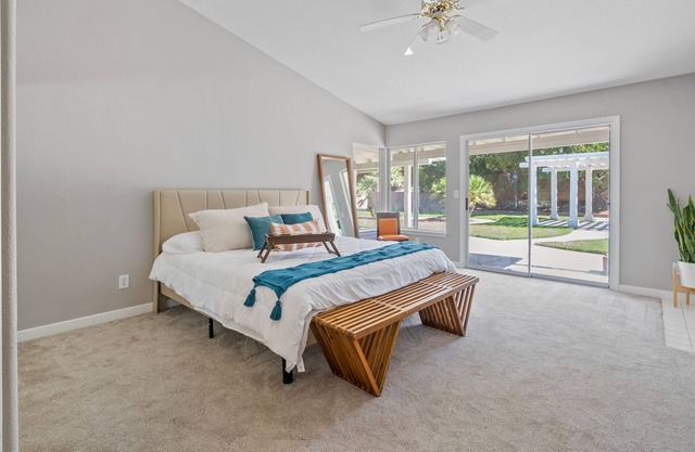 Stylish & Bright ~ Huge Backyard ~ King Beds ~ Pkg