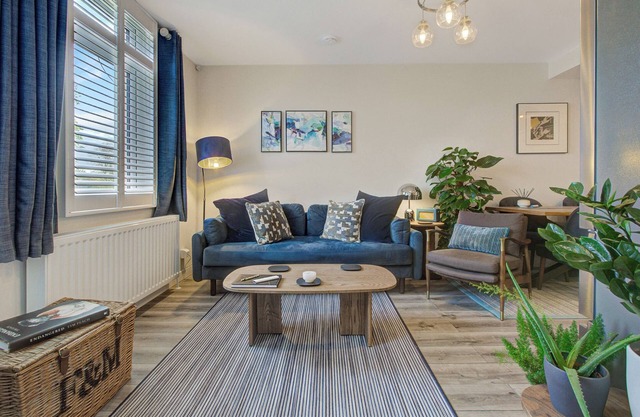 Stylish, business traveller friendly by Exhibition Centre free parking & Netflix
