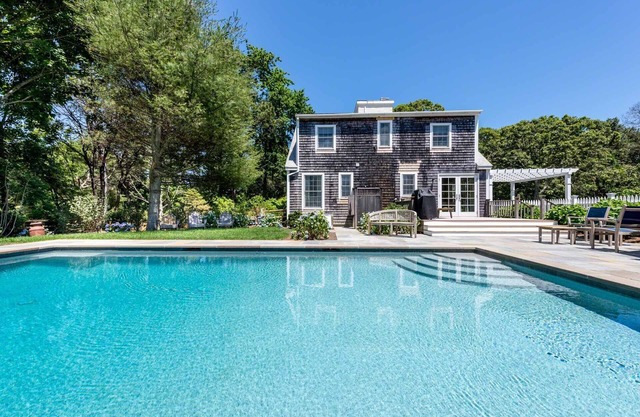Stylish Cape With Carriage House & Pool