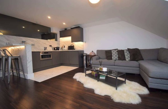 Stylish Central Flat George Sq