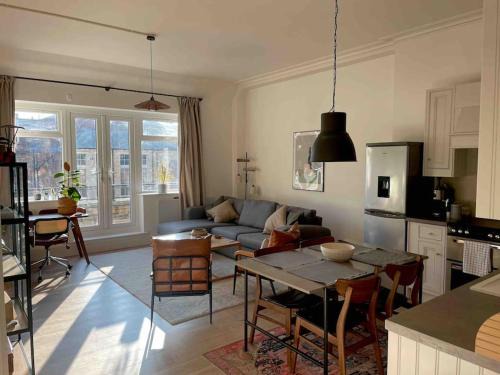Stylish city-centre apartment with balcony