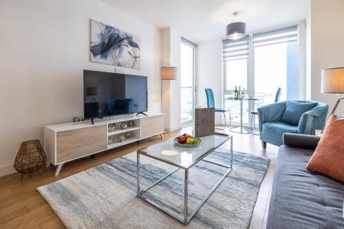 Stylish City Centre Apartment - Home From Home With Fully-Equipped Kitchen, Smart TV, Netflix, Superfast WiFi, Free Parking, Self Check-In - By Brightleap Apartments