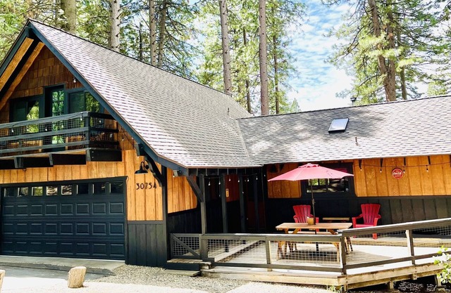 Stylish, CLEAN and cozy Cabin in Pinecrest Lake/Strawberry