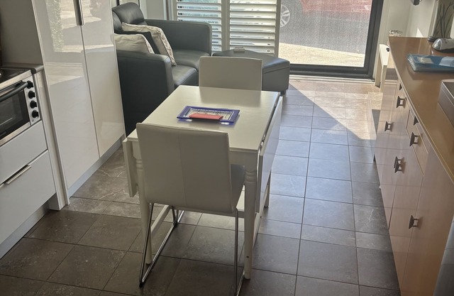 Stylish, close to Airport and St George Hospital