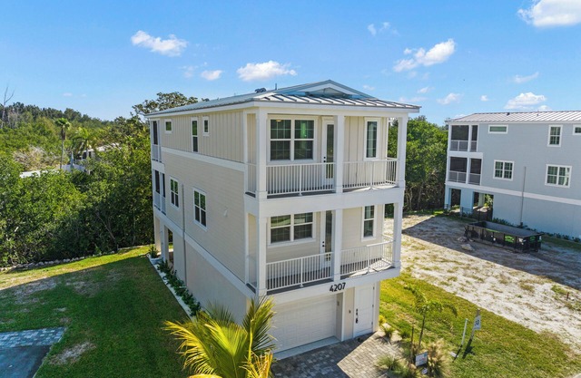 Stylish coastal home next door to AMI enjoy sea coast views with your family.