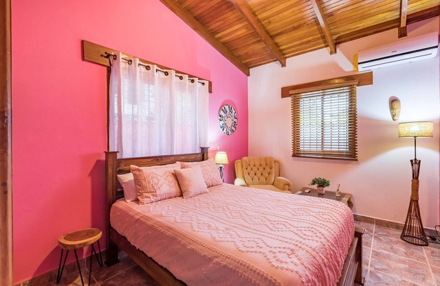 Stylish Colorful & Cozy Tropical Private Bedroom
