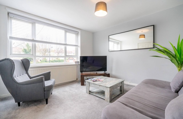 Close to Peak District 3BR Home w/ Parking
