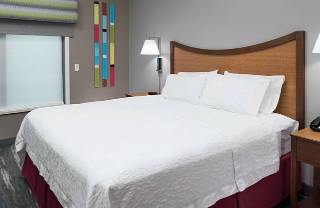 Stylish & Comfortable King Suite! Pool, Gym