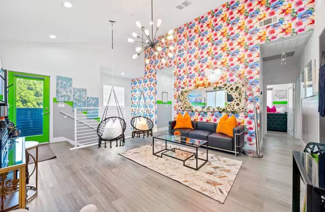 Stylish & Comfy NoHo Retreat: 5-Star Location - Hot Tub - Free Parking - BBQ!
