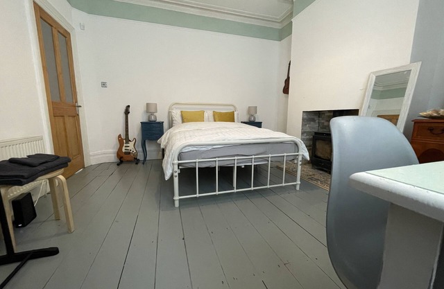 Stylish comfy room in Liverpool