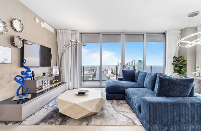 ★★★★★ Stylish Condo at Hyde Beach House with Ocean Views and Luxury Perks