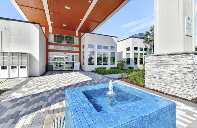 Stylish Condo w/Resort Amenities - 7740-52-205