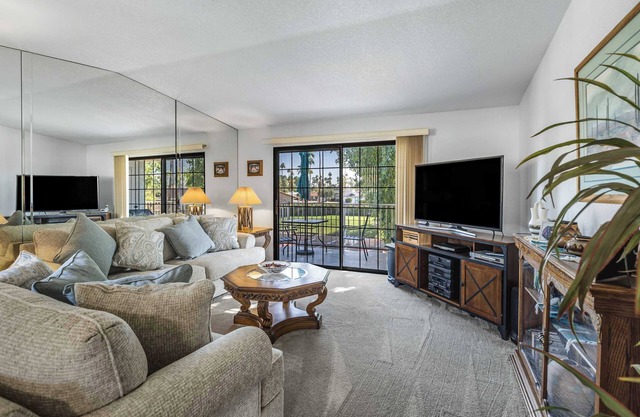 Stylish Condo with Private Pool & & Panoramic View