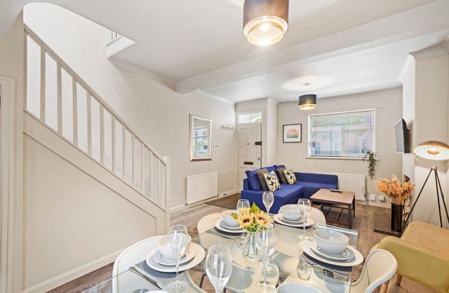 Stylish Cottage in West Ealing. Business and Leisure. Close to Crossrail Station