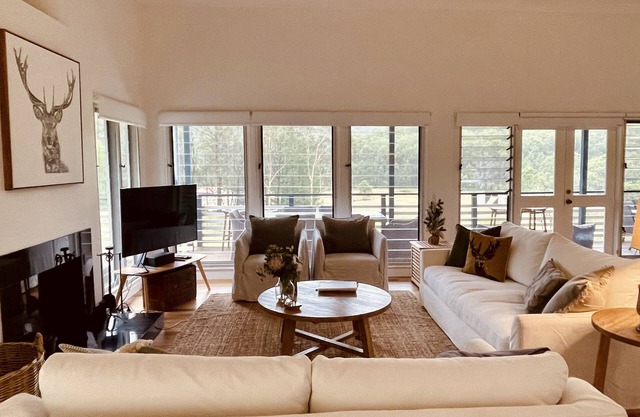Stylish country escape Laguna/Wollombi Hunter Valley. 4 bedrooms. Pet friendly!