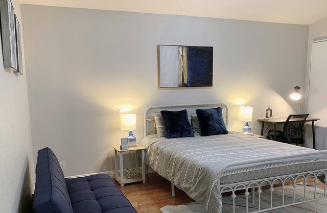 Stylish & Cozy ~ 5★ Location ~ Lush Backyard ~ Pkg