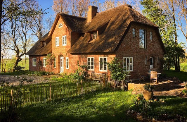 Toit de chaume sous-sol élégant et confortable avec jardin aux allures de parc (appartement)