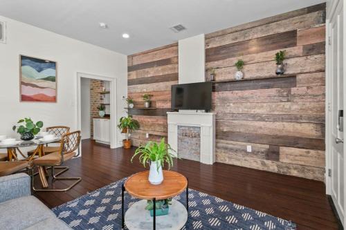 Stylish Creole Cottage 1 BD Home Central Location