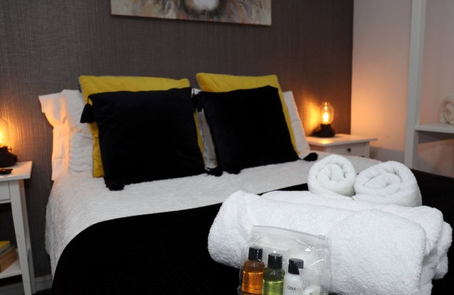 Appartement-de Luxe-Salle de bain privée séparée-Vue sur Rue-Ground Floor
