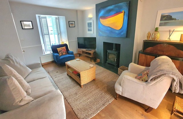 Stylish Dartmouth house, large garden & river view
