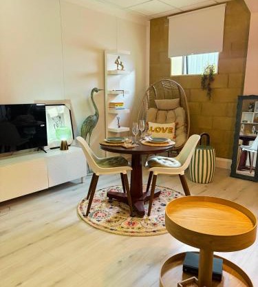 Stylish Double Room Park Royal with off-site Gym Access to Showers