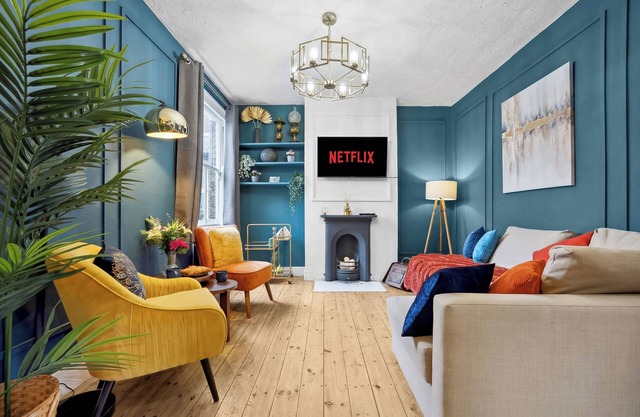 Stylish Edwardian Escape in Southwark Maisonette