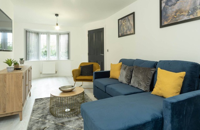 Stylish Executive Home No96 - A beautiful and modern 5 bedroom house featuring 3 en-suites